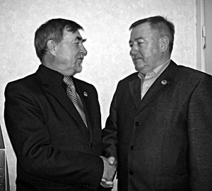 Виктор Бардала передает эстафету Александру Череднику