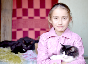 Валя Щенникова с любимыми кошками