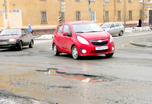 Яма глубиной 12 сантиметров 