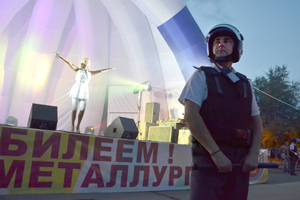 У Ирины Салтыковой на концерте была очень серьёзная охрана невьянской полиции