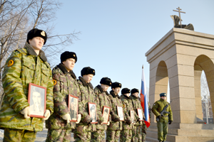 В руках курсантов 