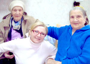 Васса Парфенова (справа) с сестрой Ольгой и внучатой племянницей Настей