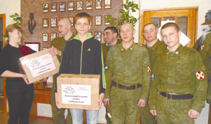 учащиеся Новоуральского технологического колледжа передают посылки военнослужащим в/ч 3280