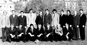 Герои сезона 1974 года и они же 40 лет спустя. Первый ряд: С. Кетов, Р. Юлдашев, В. Немтин, А. Буторов, С. Артемов. Второй ряд: В. Шайхутдинов, В. Кожакин, В. Кропотухин, В. Коновалов и А. Вишневецкий