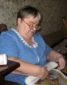 Зинаида Демина со своими работами