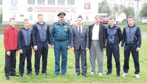 Команда СУ ФПС-5: А. Румянцев, Р. Бовенко, А. Мехонцев, нач. упр. И. Круглов, ветеран А. Щекалев, тренер М. Мерзликин, Д. Дёмин, А. Гончаренко